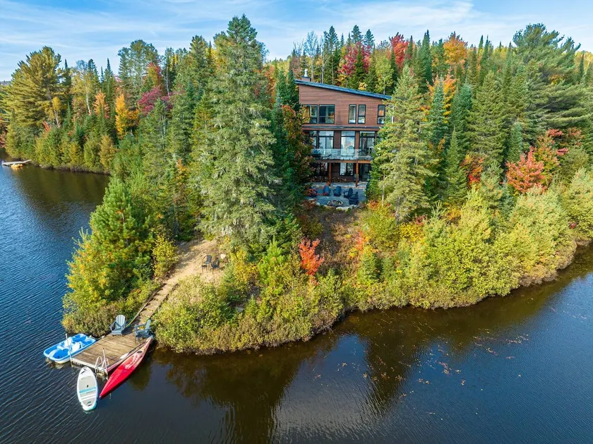 L'Enchanteur Cottage | Lakefront •6BR •Hot Tub - Image 1