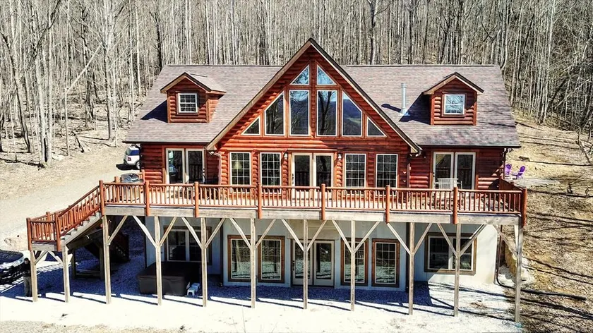 Spacious 3-Bedroom Cabin in Creston, NC - Image 1