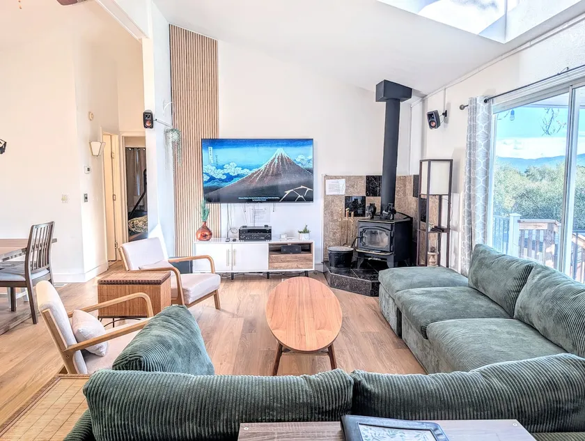 8 Acre Spa Retreat | BBQ, Patio, Views, 3BR - Image 1