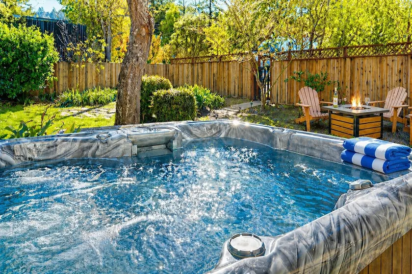 Villa Mimosa~Easy Walk to Russian River~Hot Tub~Dogs~Sun~S'mores~Summer Fun! - Image 1