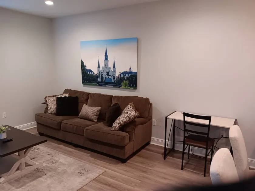 D108 Lovely 1 BR apartment with walk in shower. - Image 1