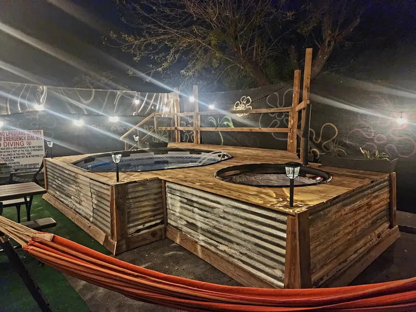 Sweet 112. 420 friendly outdoor patio and HOT TUB - Image 1