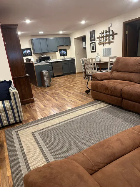 Lovely Basement Apartment, 1 Bdrm, private entry - Image 1