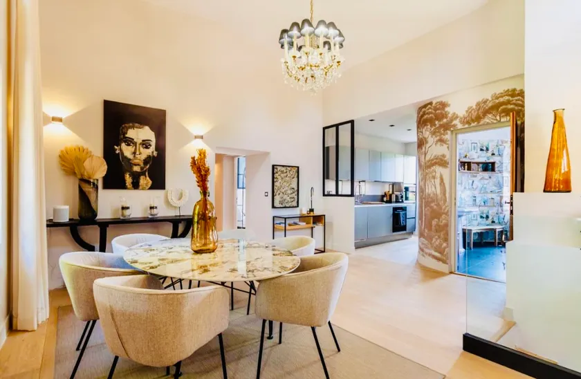 Luxurious 170 m2 apartment in a castle. Aix - Image 1