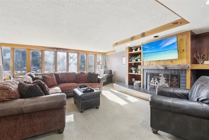 Huge 2bd/2ba Indoor pool-spa walk/free bus to lift - Image 1
