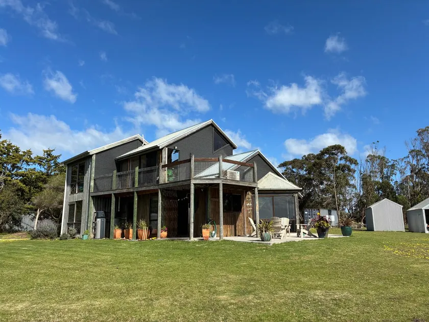 “Silverwood” Equestrian/Beach/Farm stay - Image 1