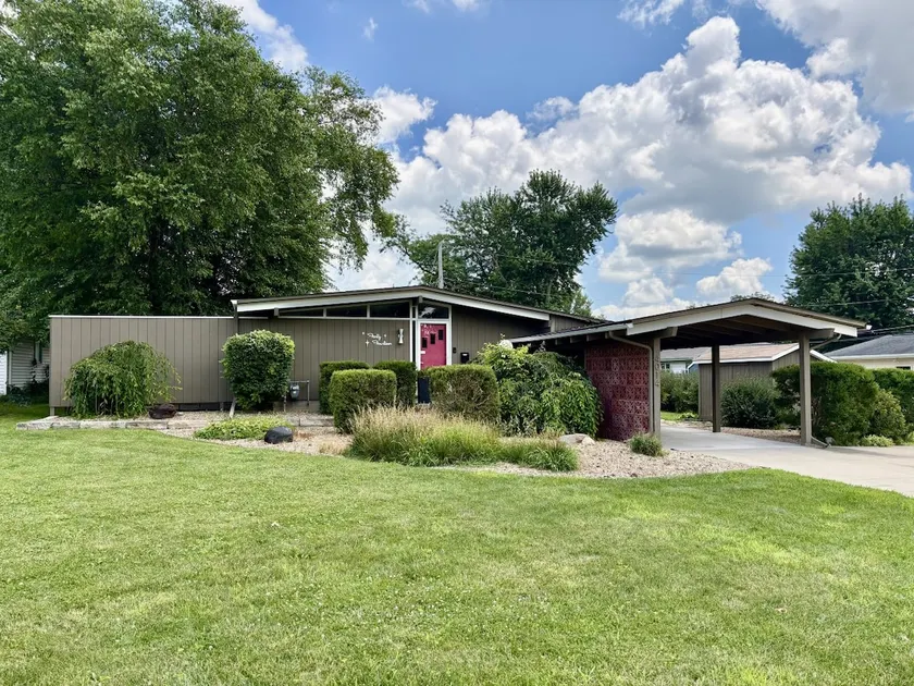Mid-Century Style & Class In Quiet NE Location - Image 1