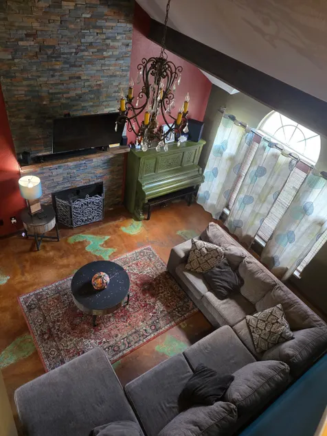 Family Friendly home with pool, hot tub & patio! - Image 1