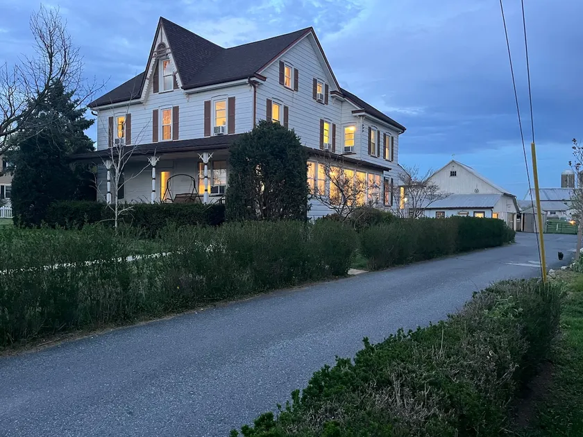 Amish Experience, Farm views - Image 1