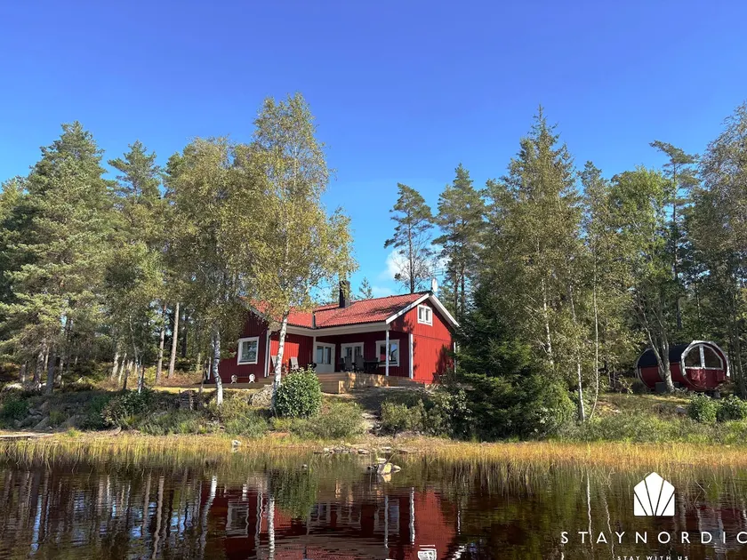 Holiday house in Gnosjo by the lake - Image 1