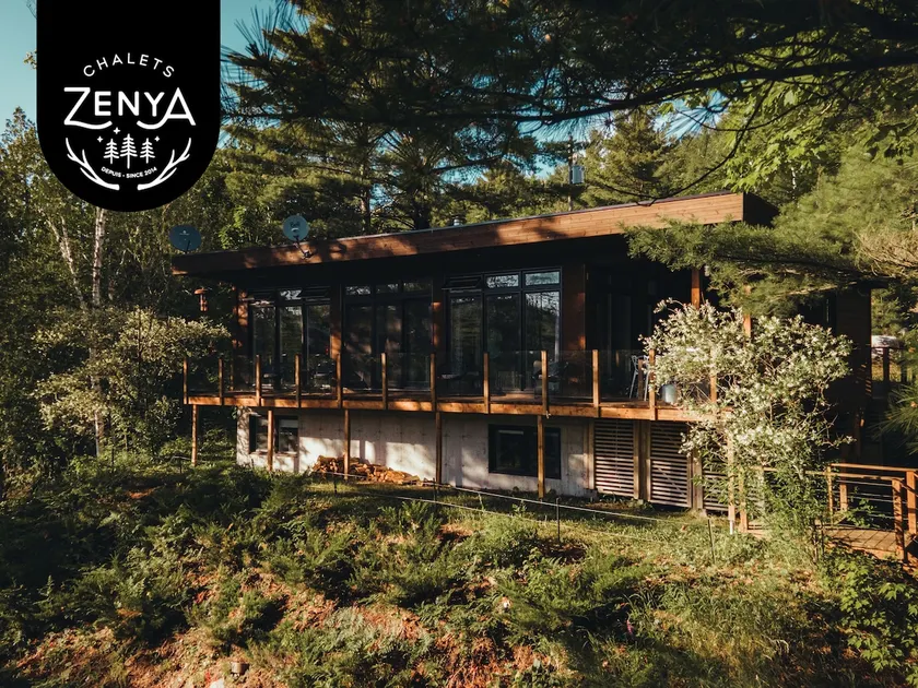 Chalet DesignPur lakefront with private hot tub - Image 1