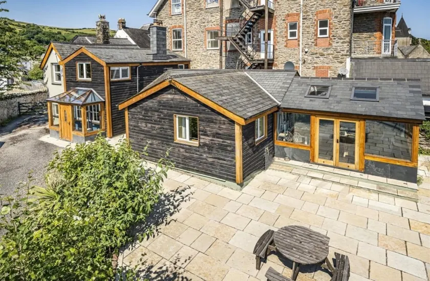 Spacious 4-Bed House in Lynton - Image 1