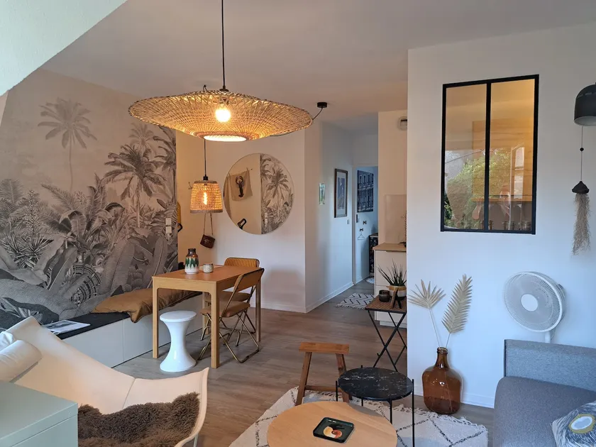 Charming apartment in the heart of a city of character - Image 1