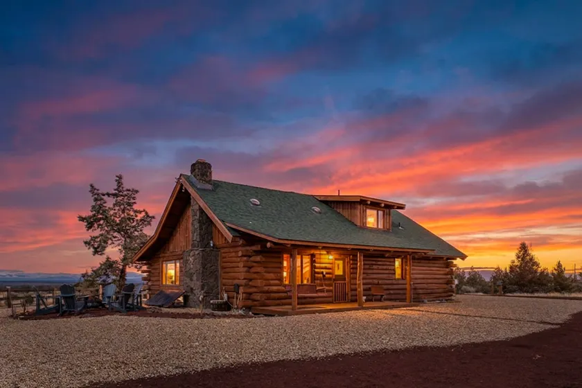 Mountain View Cabin Oasis near Smith Rock on Multi-acre Property, Dog-Friendly! - Image 1