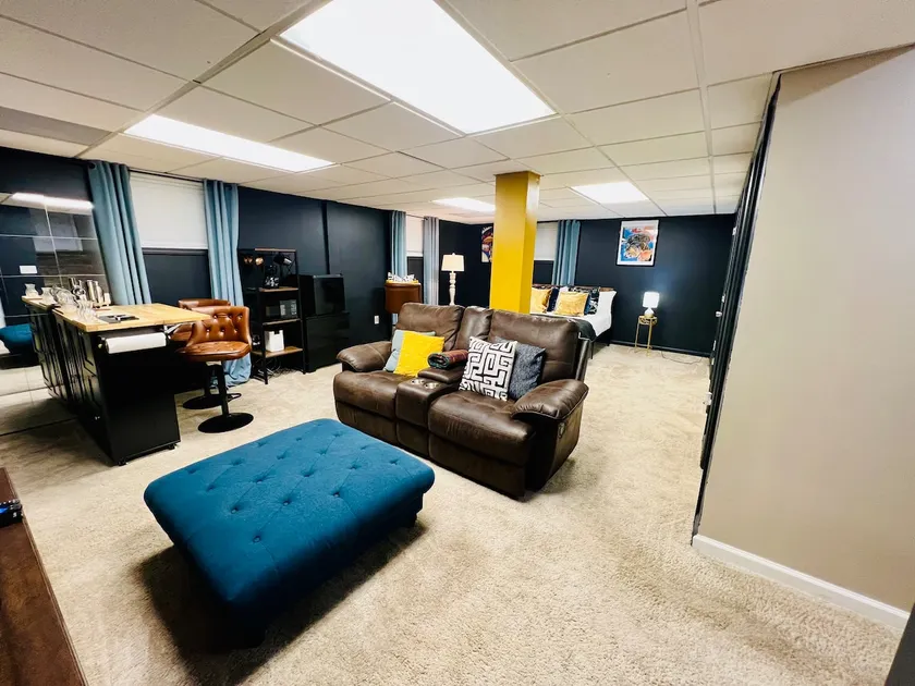 Cozy & Stylish Private Suite - Image 1