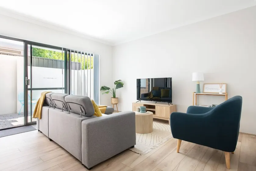 Bright Trendy 3BR Apt - Walk to River & Shops - Image 1