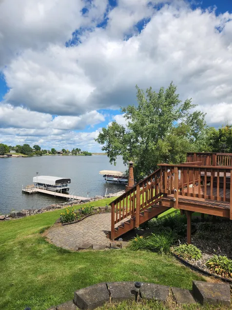 Great place for family, dock for fishing and more - Image 1