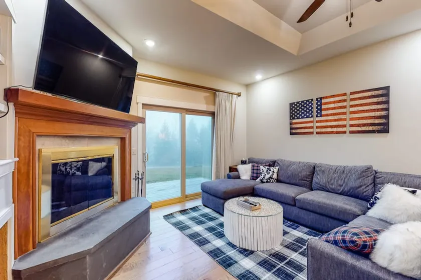 Renovated 2BR Ski In/Out Mountainview | Patio - Image 1