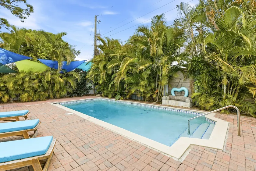 Trish's Beach Retreat with PoolSpa by Siesta Keys - Image 1