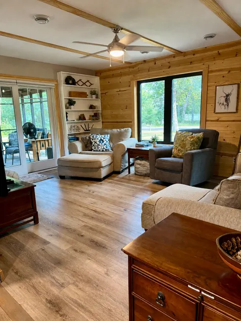 Cozy 2 bedroom cabin with fireplace, lake views, steps to sand bottom swimming - Image 1
