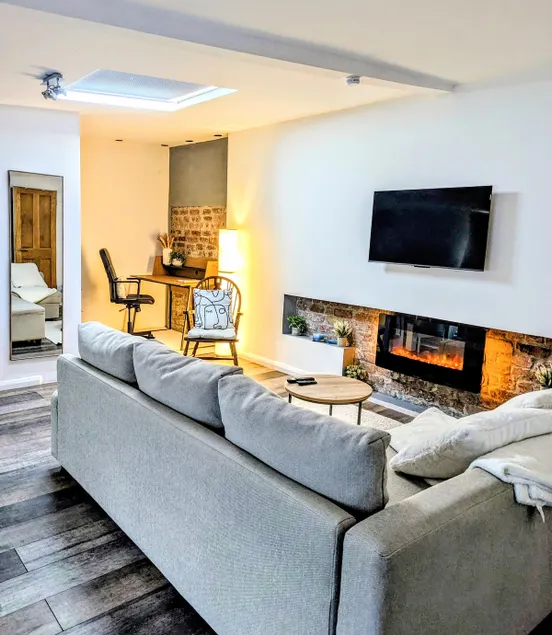Cosy studio near Cardiff - Image 1