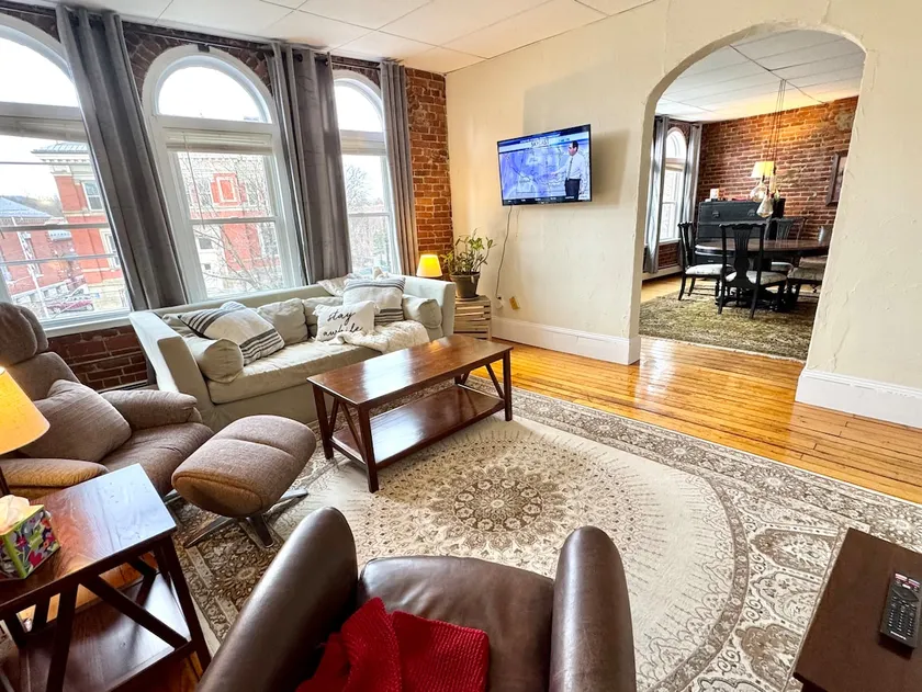 Heart of Noho•views•comfy & fun - Image 1