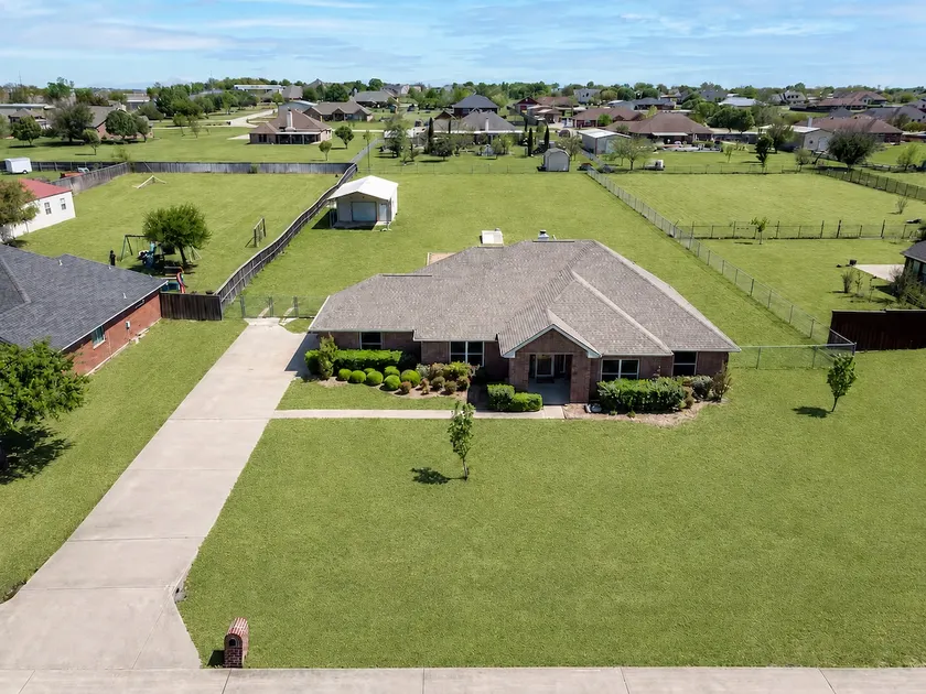 Perfect Stay in Ranch-like House with Huge Backyard! - Image 1