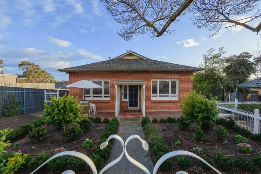1930's Vale Cottage - Beautifully Restored - Image 1