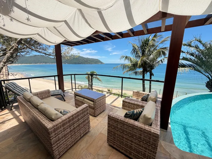 Panoramic Beachfront View, Up to 20 People - Image 1