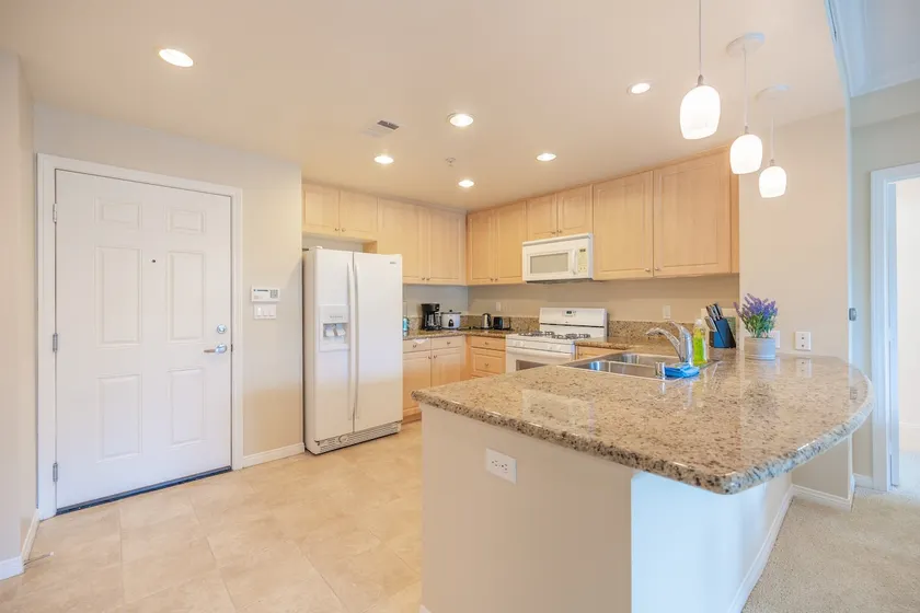Near Irvine Spectrum 2 Bedroom/2 Bathroom APT - Image 1