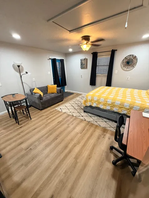 Stylish one bedroom apartment. Fully furnished. - Image 1