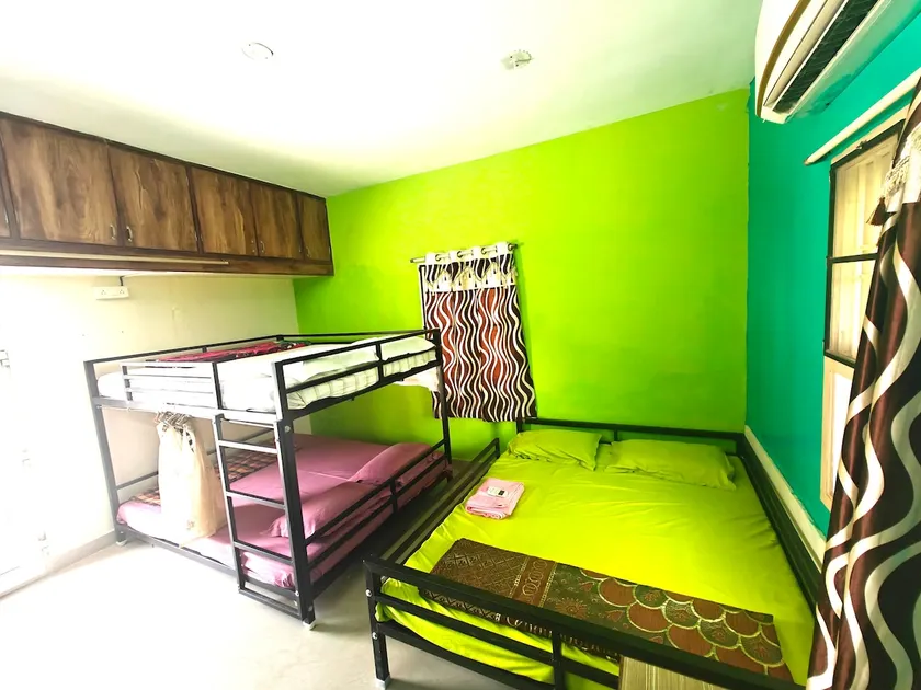 Deluxe AC room ,3Cots ,Miot,DLF,C Trade center,L&T - Image 1