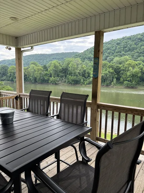 Riverfront getaway with steps to fishing paradise. - Image 1