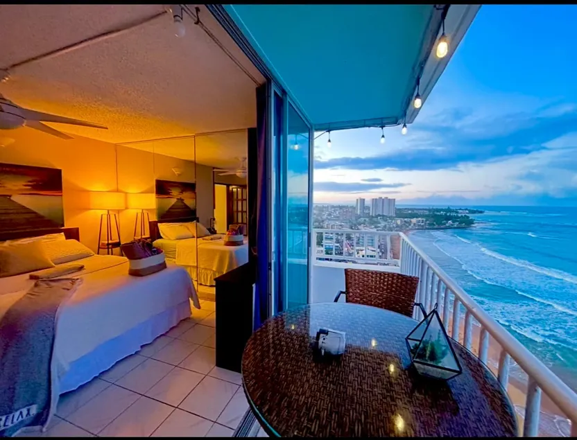 Playa Luna: Breathtaking Beachfront and City View - Image 1