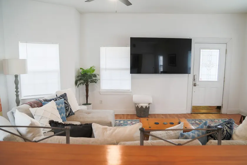 A Cheerful One bedroom home in Downtown Pensacola - Image 1