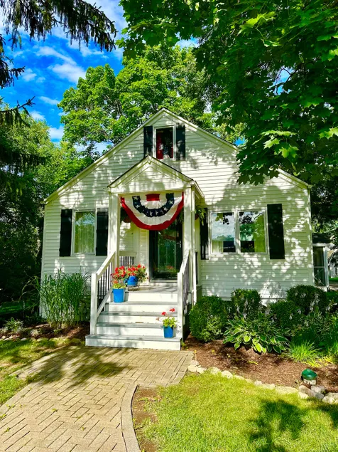 Cozy French Inspired Cottage in rural setting - Image 1