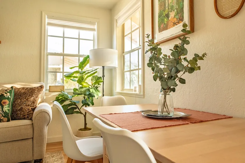 Charming Downtown Apartment - Walk to Everything - Image 1