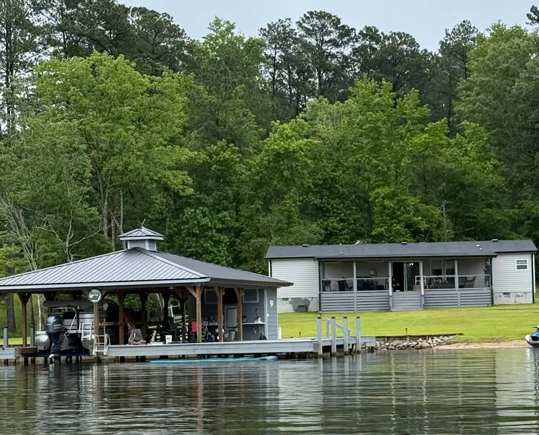 Lands Lakefront Lodge - Image 1