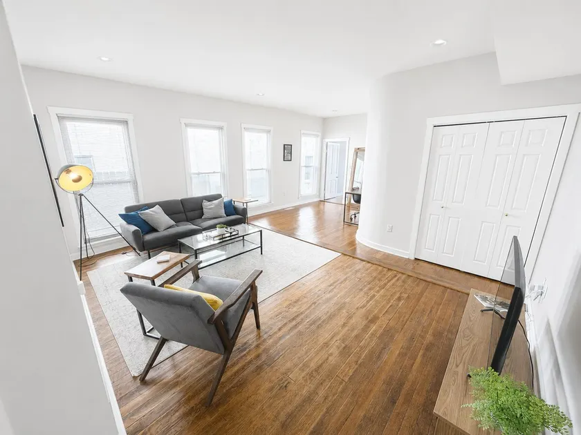 Sweeping Views in Bright, Airy Loft in OTR - Image 1