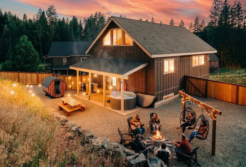 Arcade, Hot Tub, Sauna, Firepit, King Bed and EV - Image 1