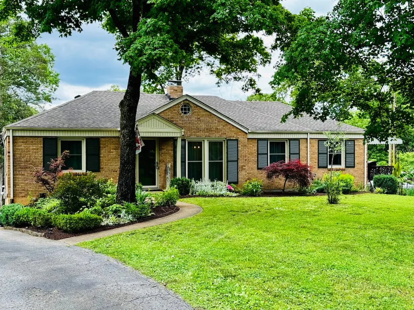 Charming Home In A Historic Quiet Nashville Haven - Image 1