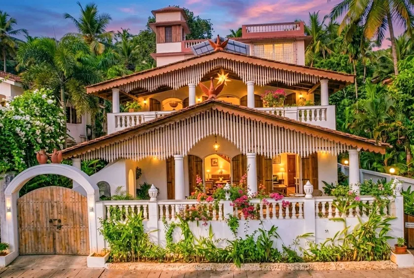 4BHK Villa+BayView+Pvt Pool+Breakfast@Reis Magos - Image 1