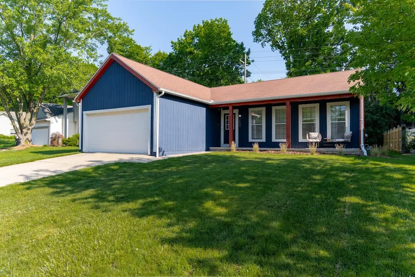 Art-Filled Ann Arbor Home, Walk to Stadium - Image 1