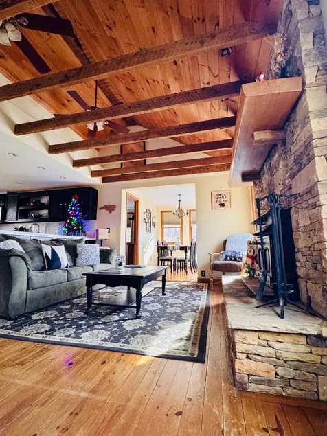 Cozy 2 BR Mtn. Cabin Getaway in Linville Falls, NC - Image 1