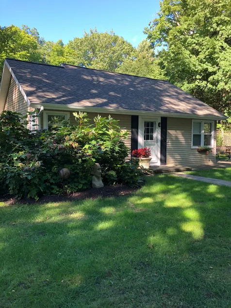 Super Cute Cottage Close to Lake Michigan Beaches-Nestled in Beautiful Woods! - Image 1