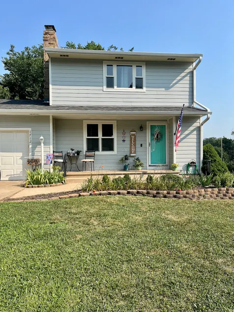 Cheerful 3 bedroom home in a quiet neighborhood. - Image 1