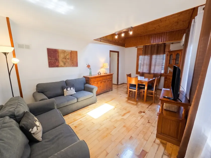 Apartment with mountain views in Alp - Image 1