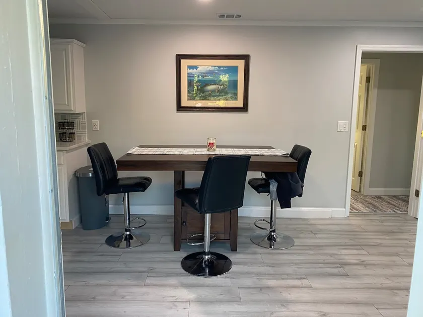 Completely Remodeled 2/1. 3 min to beach w/ dock. - Image 1