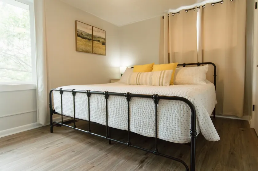 The Hill House • 2 Comfy King Beds, Walk to Main! - Image 1