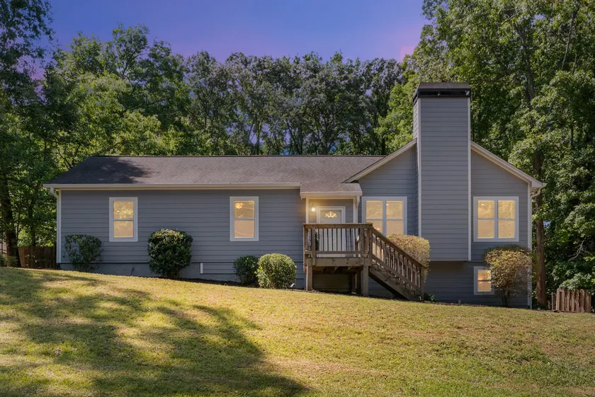 Modern 1 BR Basement Suite Near LakePoint & KSU - Image 1